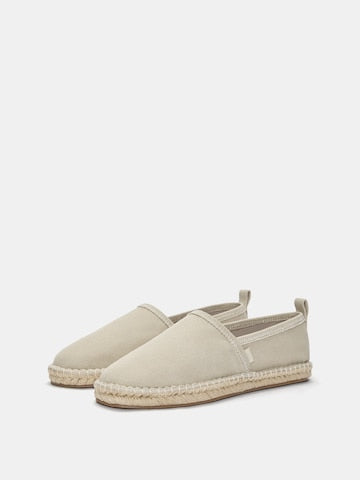 Cream Slip-On loafers (9-b)