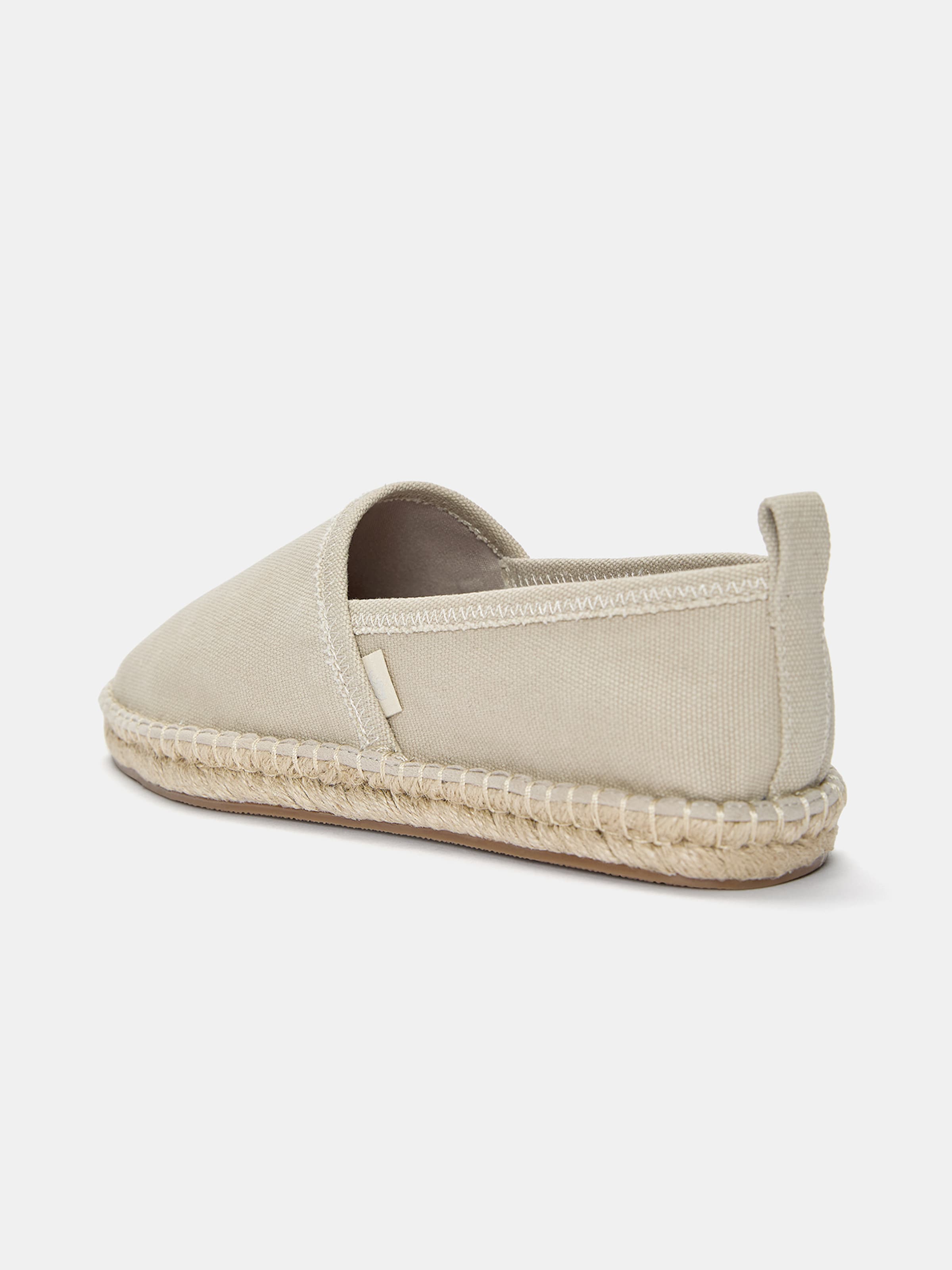 Cream Slip-On loafers (9-b)